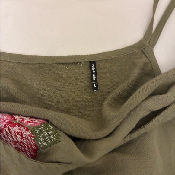 ❤️$15 Akemi & Kin green tank - Picture 6 of 7